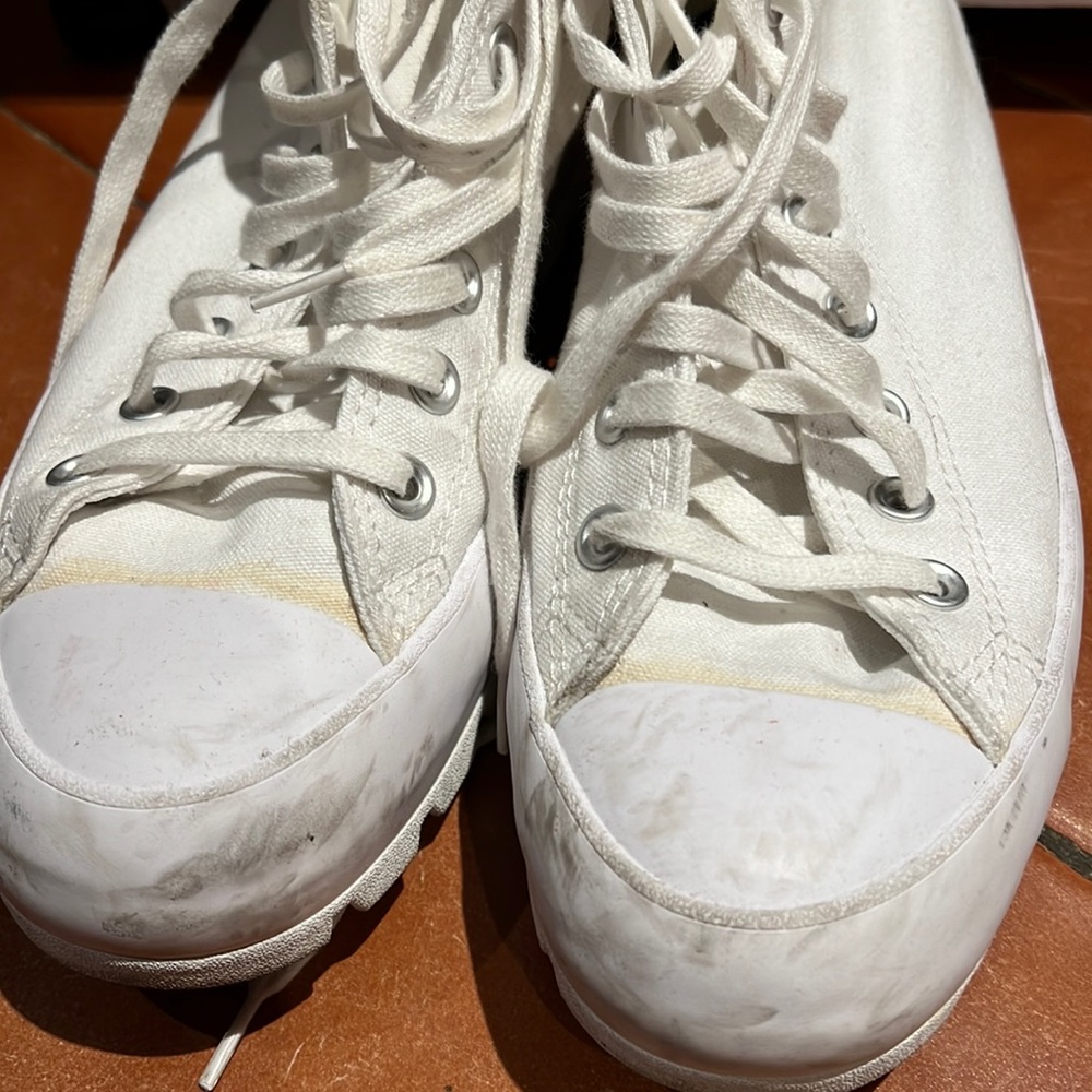Converse 91/2 women’s white canvas
